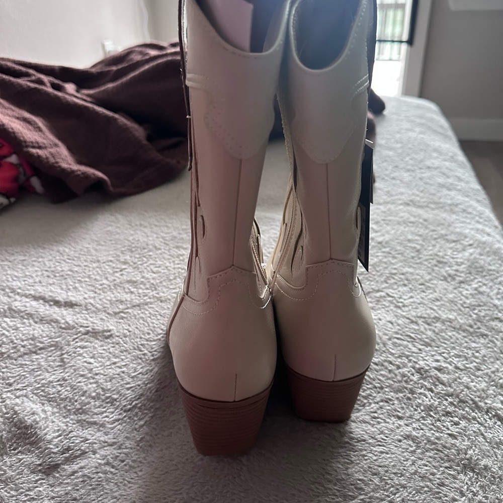 Universal Thread Cream Western-Inspired Block Heel Ankle Boots - Picture 3 of 7